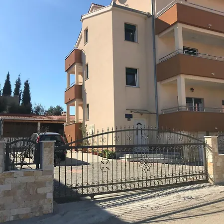 Apartmani Mia Trogir Exterior photo